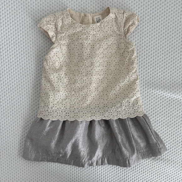 Baby Gap Shimmery Eyelet Lace Special Occasion Dress Size 2T New - Picture 1 of 6